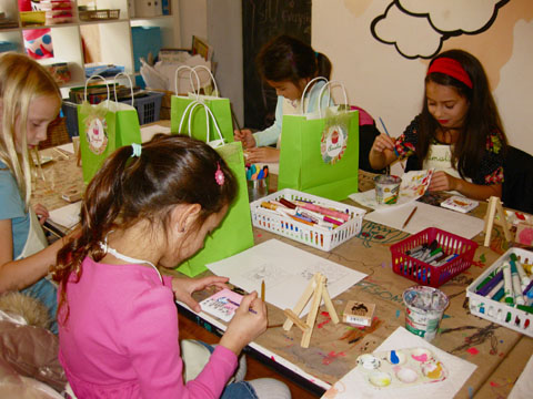 Amalia celebrates her Birthday with friends by creating cupcake paintings on mini-canvasses and easels!